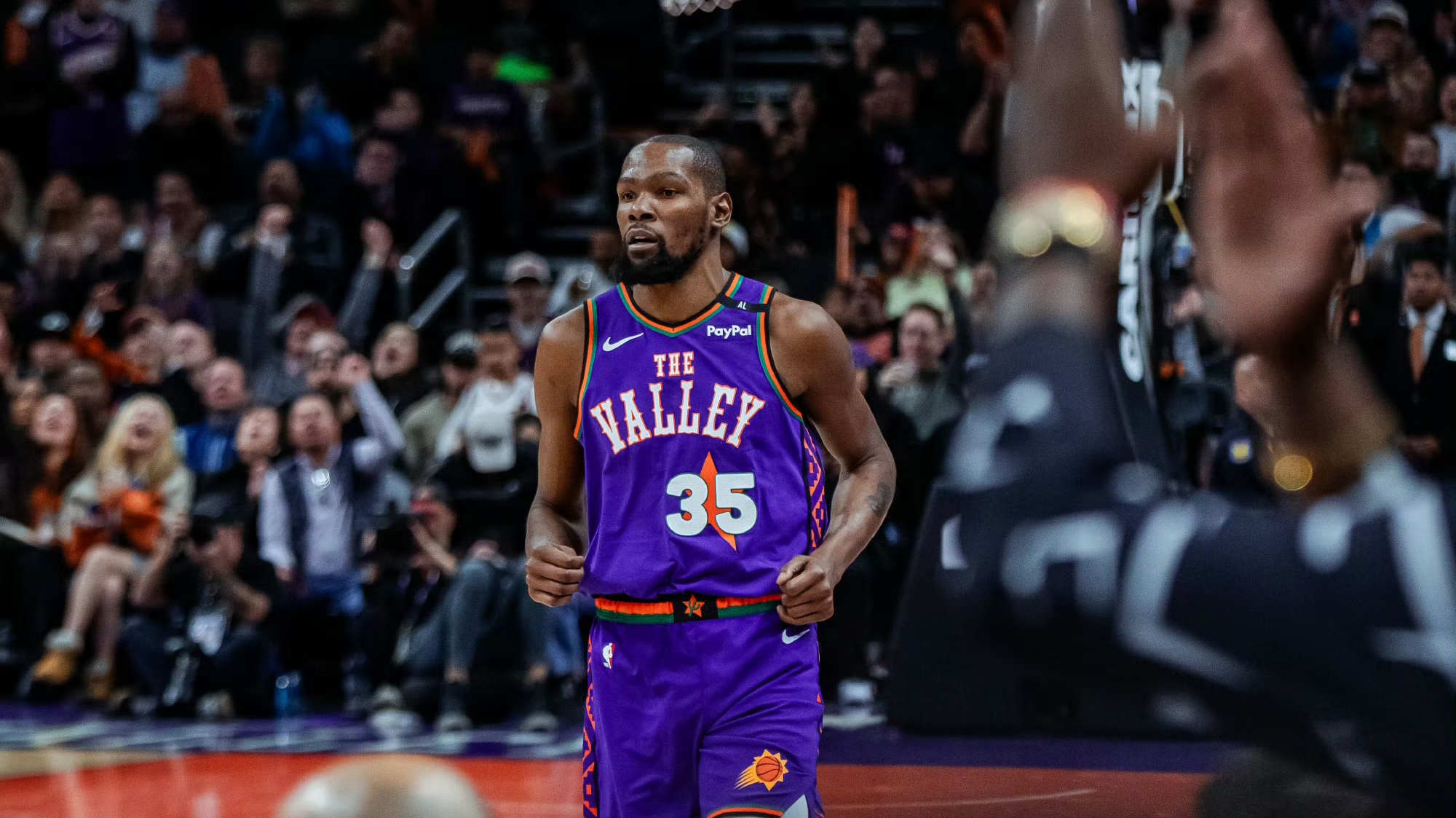 黄蜂绝杀时刻，杜兰特点燃赛场，绝杀战胜迎来胜利！