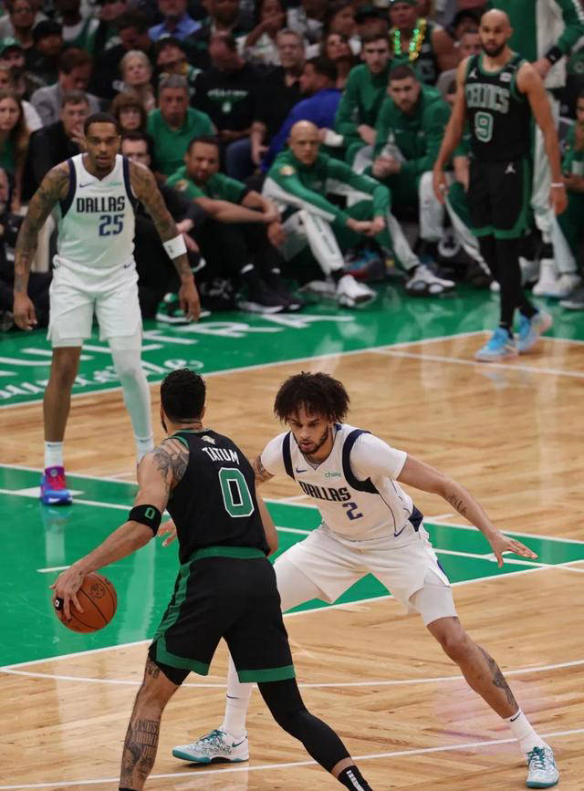 包含塔图姆意外战胜切尔西，出色发挥引爆全场！的词条