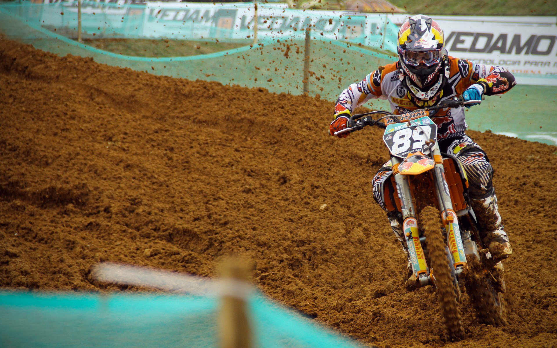 MAD前途光明！莎拉波娃新星重返赛场表现突出观众掌声雷动